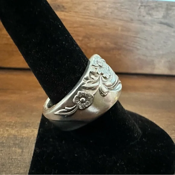 Silverware Floral Ring - Picture 3 of 13